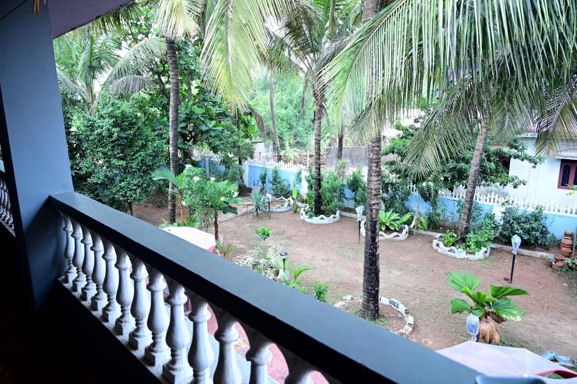Clinton Guest House Colva Esterno foto