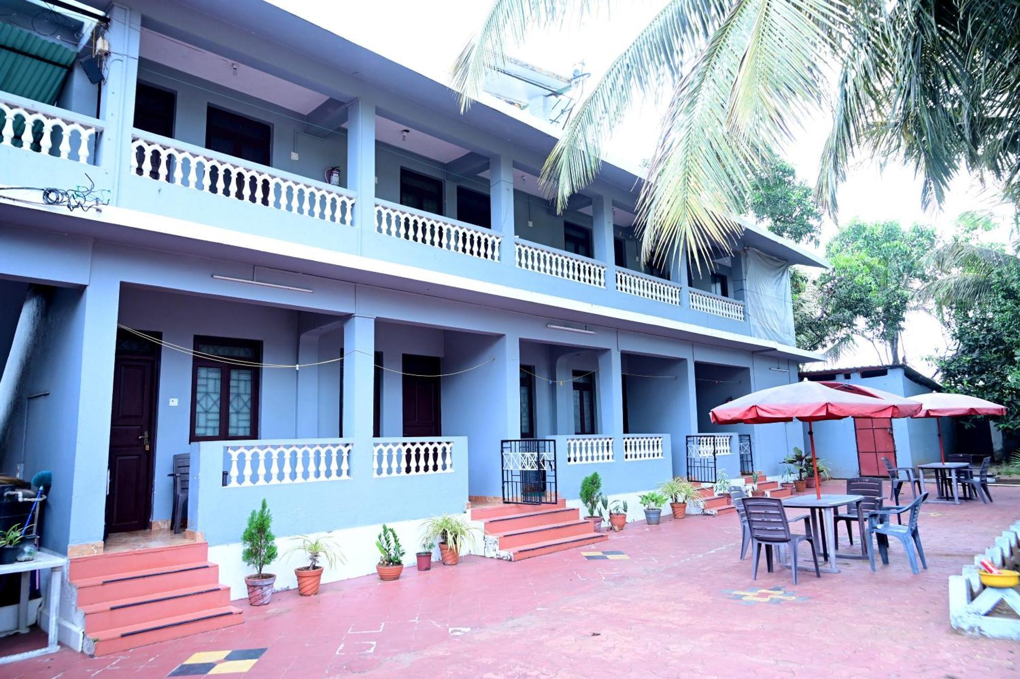 Clinton Guest House Colva Esterno foto