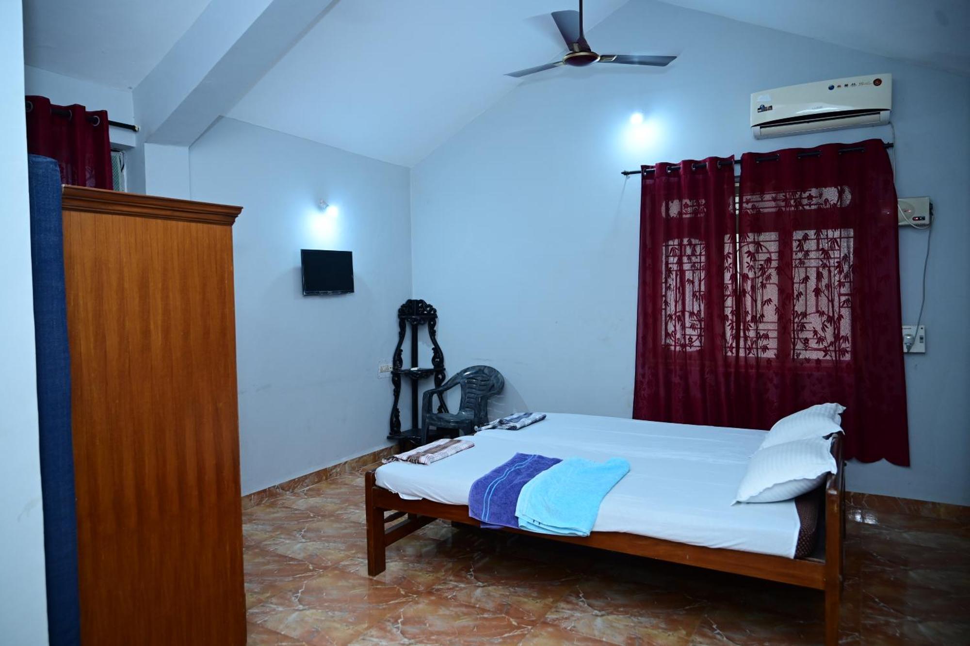 Clinton Guest House Colva Esterno foto